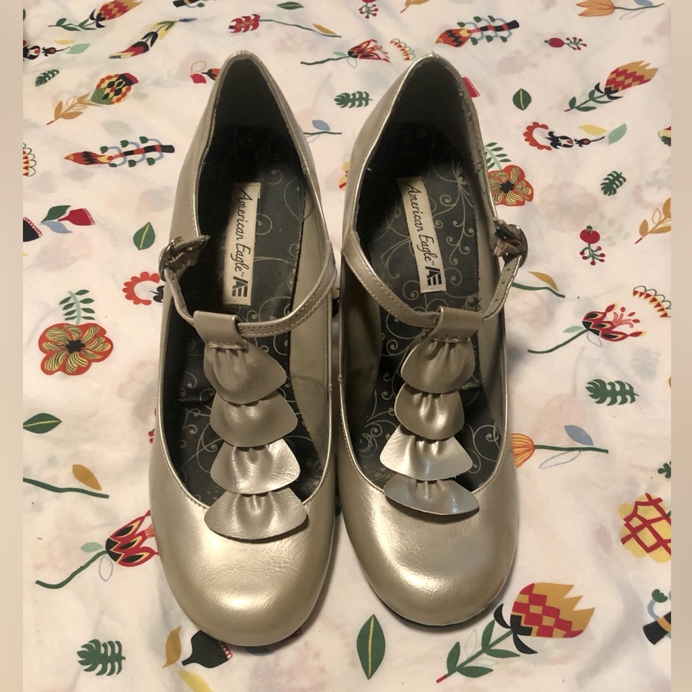 American Eagle heels in silver. Size 10.  Used but good condition.